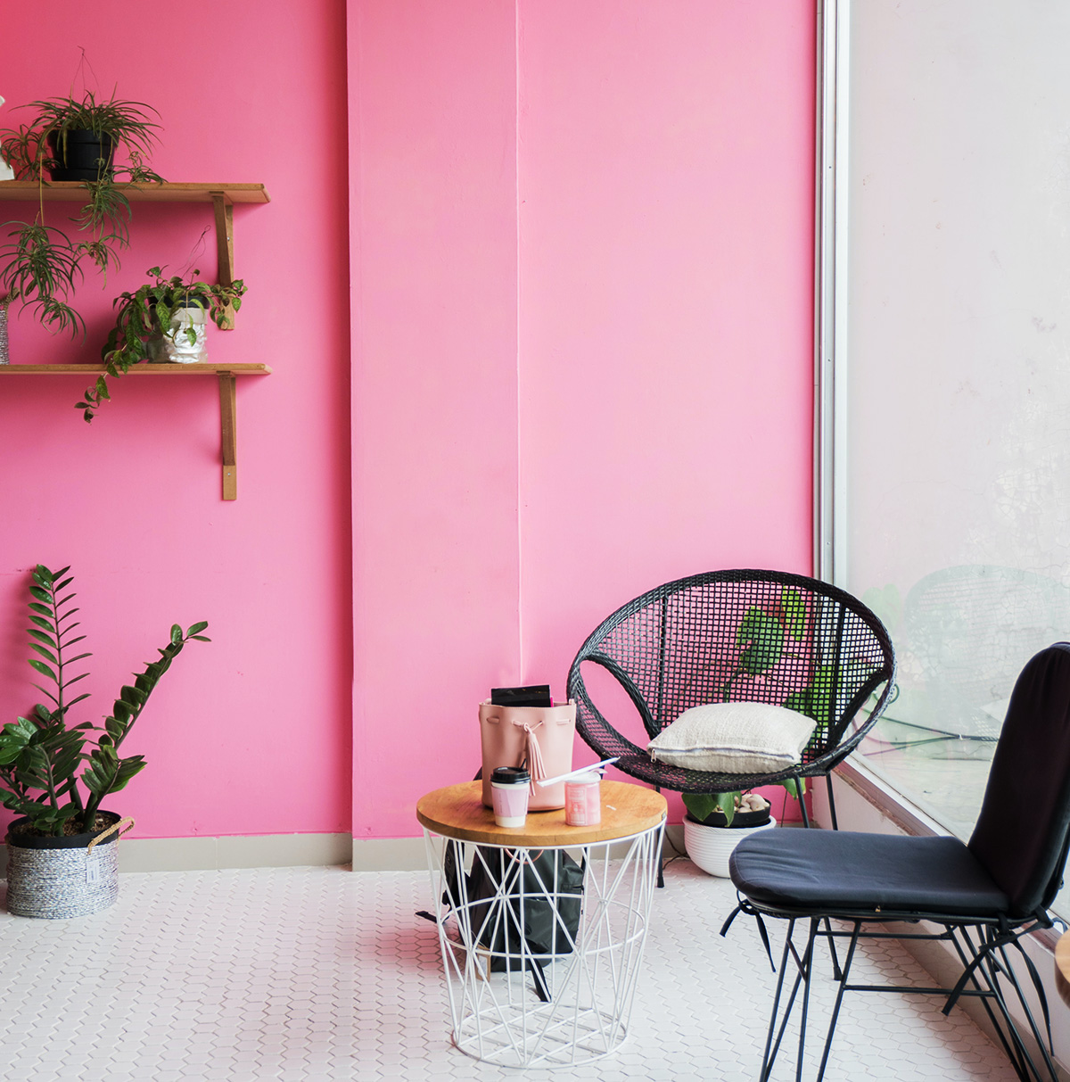 ピンクの壁の部屋